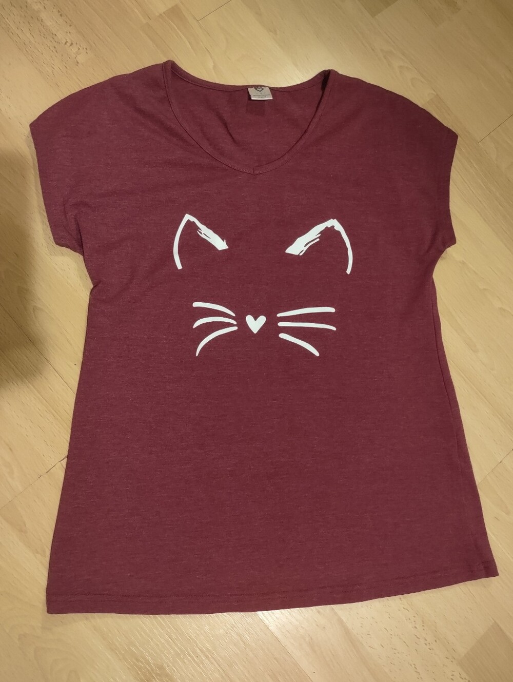 Women's Cat Face Graphic Tee - Maroon